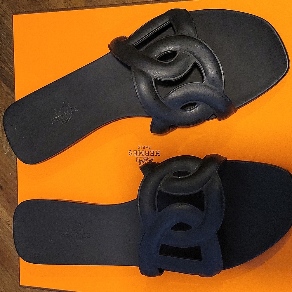 🛑 SOLD Hermes Aloha Sandals Black